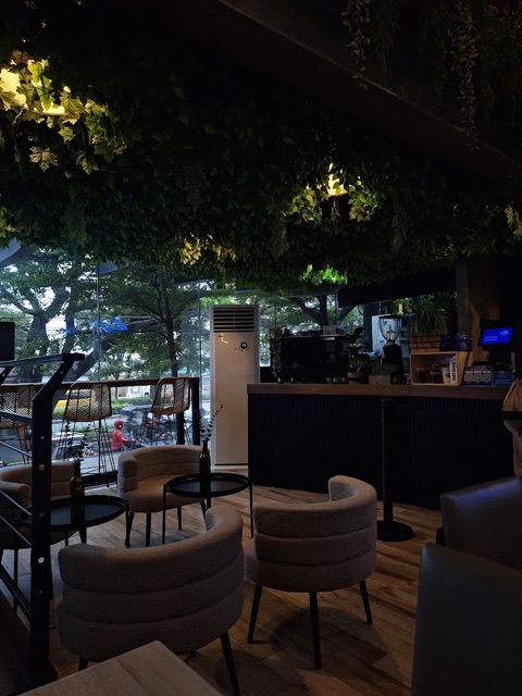 The Busy Bean interior